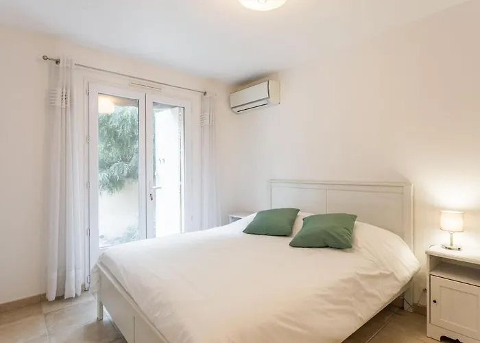 Les Restanques Du Vallon By Interhome Casa vacanze Le Lavandou